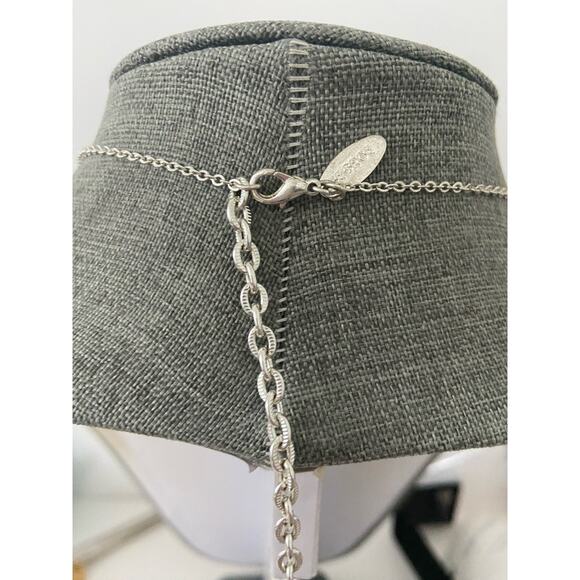 oval white bead necklace silver tone - Picture 3 of 5